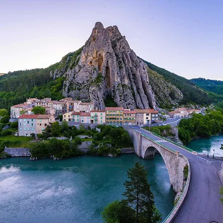 Relais Et Chateaux La Bonne étape 4*