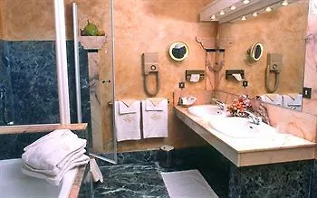 Relais Et Chateaux La Bonne Etape 4* שאטו-ארנו-סנט-אובן